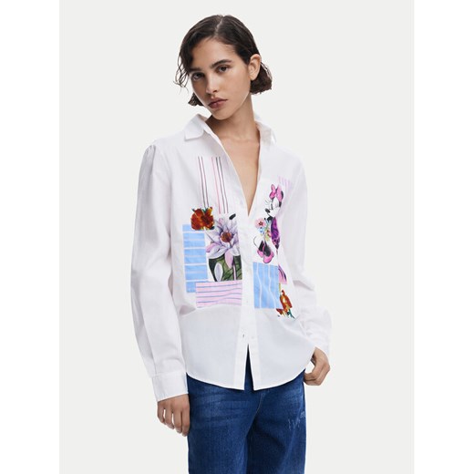 Desigual Koszula Flowers Minnie 25SWCW24 Biały Regular Fit ze sklepu MODIVO w kategorii Koszule damskie - zdjęcie 184861167