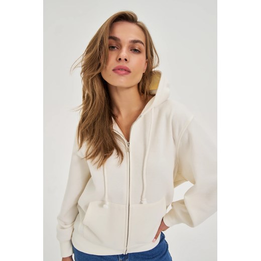 Bluza z kapturem ecru ze sklepu Moodo.pl w kategorii Bluzy damskie - zdjęcie 184862656