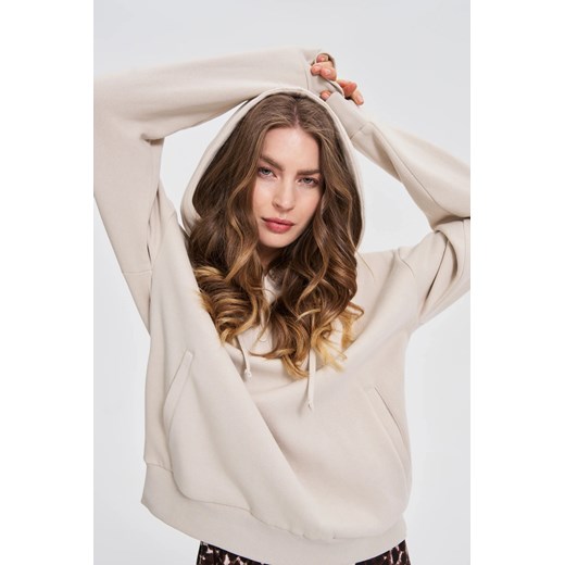 Bluza z kapturem beżowa ze sklepu Moodo.pl w kategorii Bluzy damskie - zdjęcie 184862658