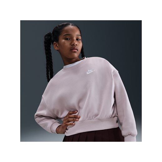 Dziewczęca bluza dresowa o pudełkowym kroju z półokrągłym dekoltem Nike Sportswear Club Fleece - Fiolet ze sklepu Nike poland w kategorii Bluzy damskie - zdjęcie 184862855