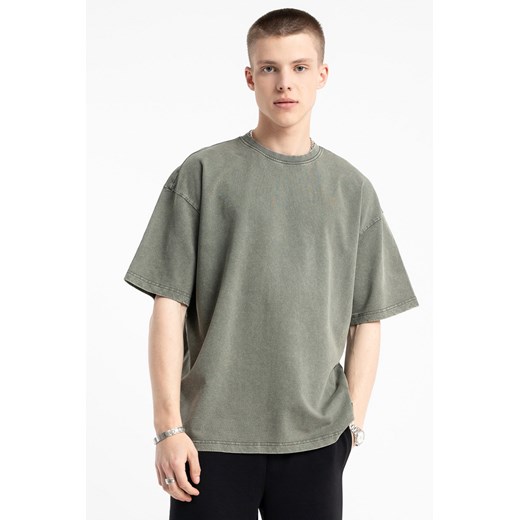 Khaki t-shirt z efektem sprania, rozmiar - 146, kolor - khaki ze sklepu REPORTER w kategorii T-shirty chłopięce - zdjęcie 184878977