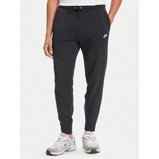 Nike Spodnie dresowe Club Fleece FN3801 Czarny Regular Fit ze sklepu MODIVO w kategorii Spodnie męskie - zdjęcie 184884378