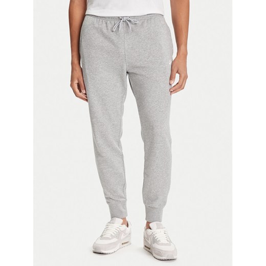 Nike Spodnie dresowe Club Fleece FN3801 Szary Regular Fit ze sklepu MODIVO w kategorii Spodnie męskie - zdjęcie 184884416