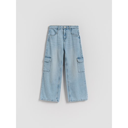 Reserved - Jeansy wide leg z kieszeniami cargo - niebieski ze sklepu Reserved w kategorii Spodnie dziewczęce - zdjęcie 184891158
