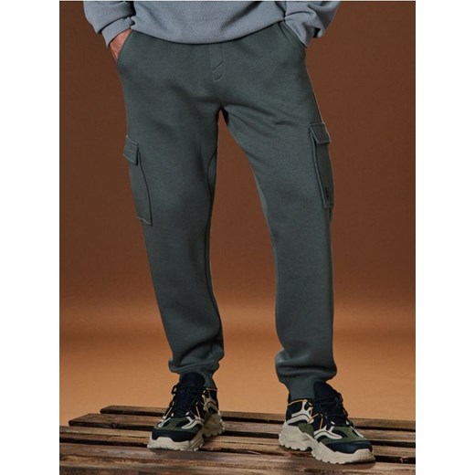 Sinsay - Spodnie tapered cargo fit - khaki ze sklepu Sinsay w kategorii Spodnie męskie - zdjęcie 184904005