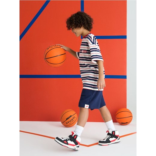 Sinsay - Koszulka w paski - kremowy ze sklepu Sinsay w kategorii T-shirty chłopięce - zdjęcie 184904217