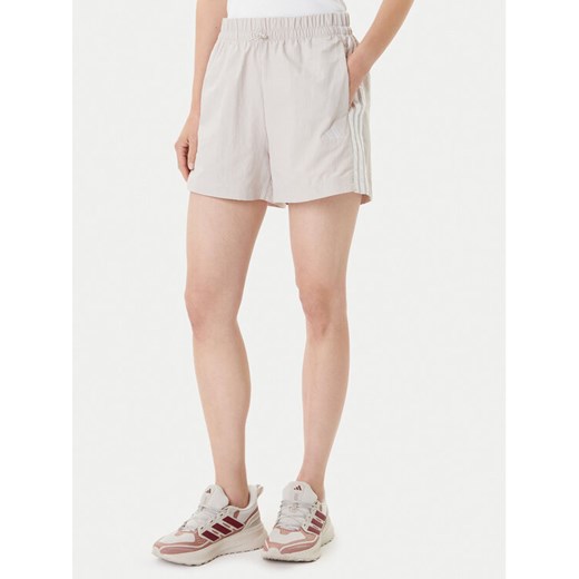 adidas Szorty sportowe Essentials 3-Stripes JC8165 Beżowy Loose Fit ze sklepu MODIVO w kategorii Szorty - zdjęcie 184906138