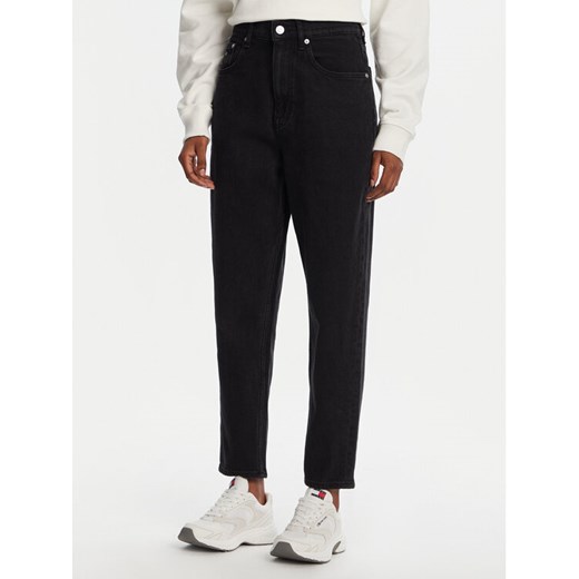 Tommy Jeans Jeansy DW0DW21389 Czarny Mom Fit ze sklepu MODIVO w kategorii Jeansy damskie - zdjęcie 184906249