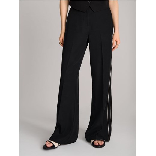 Sinsay - Spodnie w kant z kontrastową lamówką - czarny ze sklepu Sinsay w kategorii Spodnie damskie - zdjęcie 184915056