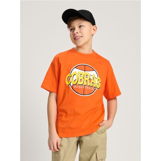 Sinsay - Koszulka z kolorowym nadrukiem - pomarańczowy ze sklepu Sinsay w kategorii T-shirty chłopięce - zdjęcie 184915116