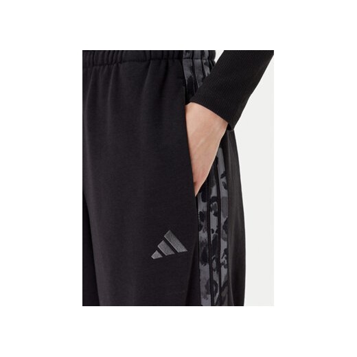 adidas Spodnie dresowe Animal Print 3-Stripes JM1840 Czarny Loose Fit XS MODIVO