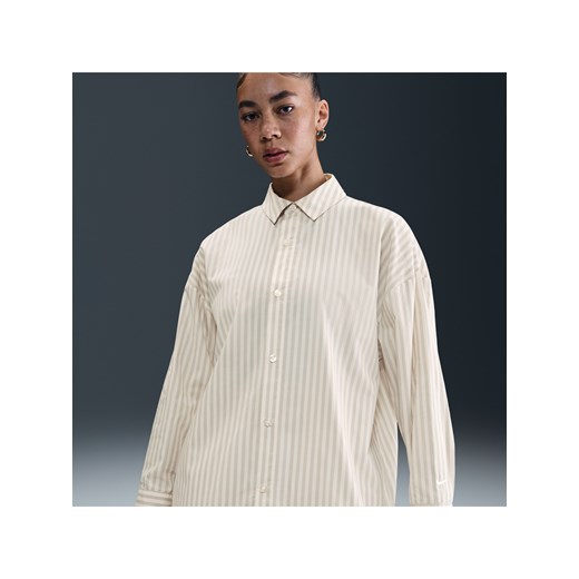 Damska oversizowa koszula zapinana na guziki w paski Nike Sportswear Chill Poplin - Szary ze sklepu Nike poland w kategorii Koszule damskie - zdjęcie 184925419