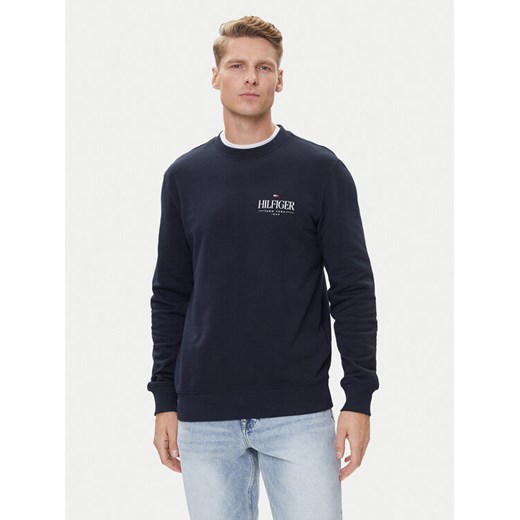 Tommy Hilfiger Bluza Stacked MW0MW39376 Granatowy Regular Fit ze sklepu MODIVO w kategorii Bluzy męskie - zdjęcie 184928077
