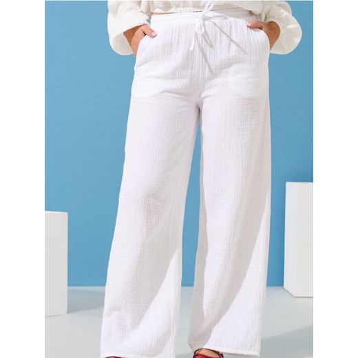 Sinsay - Muślinowe spodnie wide leg - biały Sinsay XS promocja Sinsay