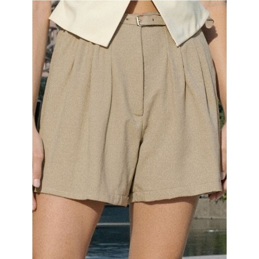 Sinsay - Szorty w stylu smart casual z paskiem - zielony ze sklepu Sinsay w kategorii Szorty - zdjęcie 184934738