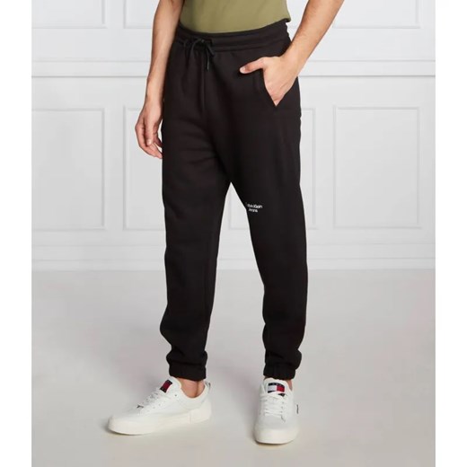 Calvin Klein Jeans Spodnie dresowe | Regular Fit ze sklepu Gomez Fashion Store w kategorii Spodnie męskie - zdjęcie 184947379