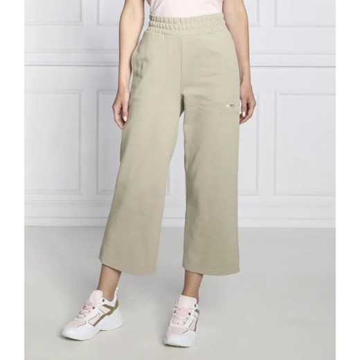 Tommy Hilfiger Spodnie dresowe | flare fit ze sklepu Gomez Fashion Store w kategorii Spodnie damskie - zdjęcie 184948327