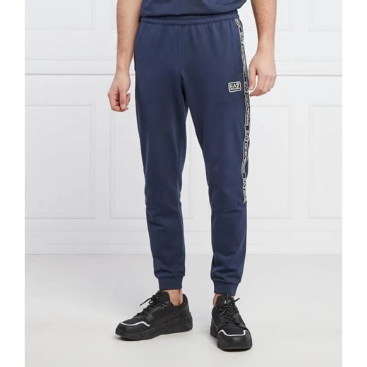 EA7 Spodnie dresowe | Regular Fit ze sklepu Gomez Fashion Store w kategorii Spodnie męskie - zdjęcie 184948417