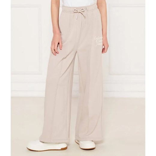 Calvin Klein Jeans Spodnie dresowe | flare fit ze sklepu Gomez Fashion Store w kategorii Spodnie dziewczęce - zdjęcie 184960129
