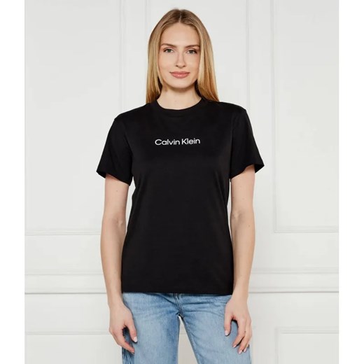Calvin Klein T-shirt HERO LOGO | Regular Fit ze sklepu Gomez Fashion Store w kategorii Bluzki damskie - zdjęcie 184985789