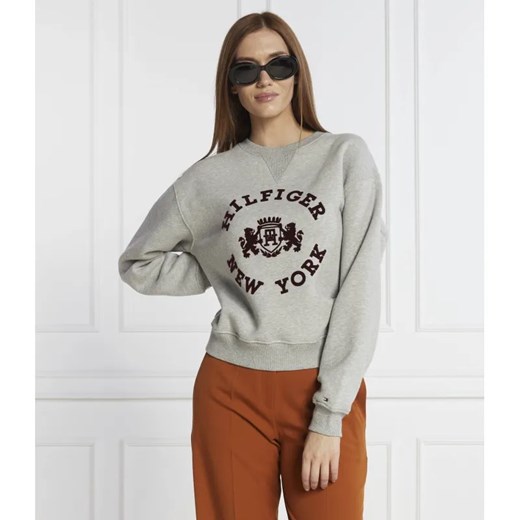 Tommy Hilfiger Bluza MDN REG VARSITY FLOCK | Regular Fit ze sklepu Gomez Fashion Store w kategorii Bluzy damskie - zdjęcie 184986158