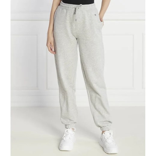 Gant Spodnie dresowe SHIELD | Relaxed fit ze sklepu Gomez Fashion Store w kategorii Spodnie damskie - zdjęcie 185001449