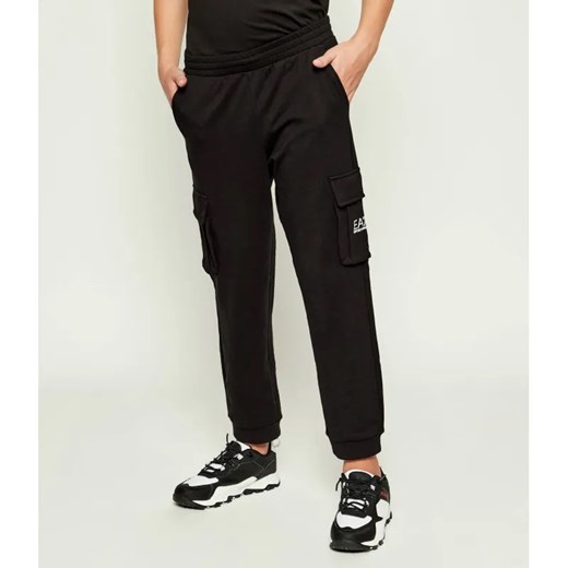 EA7 Spodnie cargo | Regular Fit ze sklepu Gomez Fashion Store w kategorii Spodnie chłopięce - zdjęcie 185002249