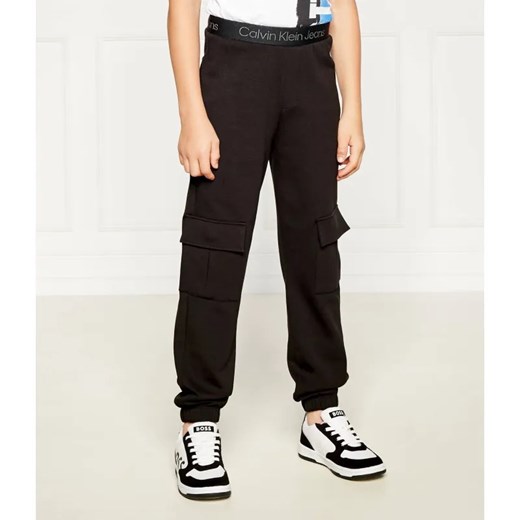 Calvin Klein Jeans Spodnie dresowe | Regular Fit ze sklepu Gomez Fashion Store w kategorii Spodnie chłopięce - zdjęcie 185003016
