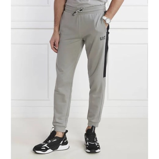 EA7 Spodnie dresowe | Regular Fit ze sklepu Gomez Fashion Store w kategorii Spodnie męskie - zdjęcie 185006069