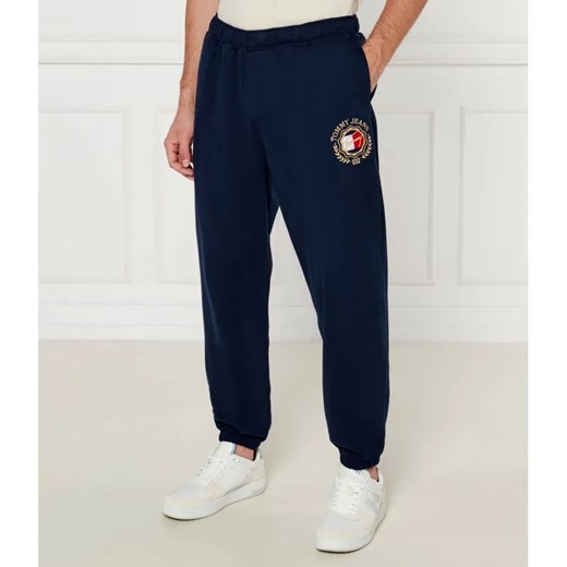 Tommy Jeans Spodnie dresowe PREP EXPLORER | Loose fit ze sklepu Gomez Fashion Store w kategorii Spodnie męskie - zdjęcie 185007025