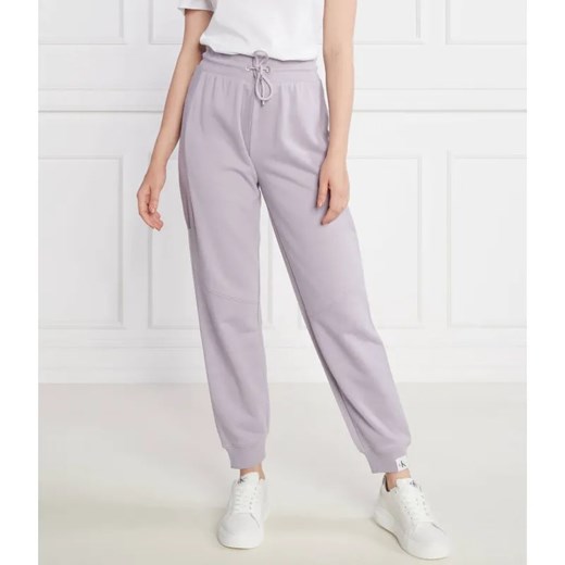 Calvin Klein Jeans Spodnie dresowe | Regular Fit ze sklepu Gomez Fashion Store w kategorii Spodnie damskie - zdjęcie 185007485