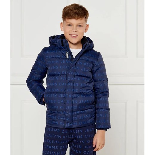 Calvin Klein Jeans Kurtka AOP | Regular Fit ze sklepu Gomez Fashion Store w kategorii Kurtki chłopięce - zdjęcie 185008097