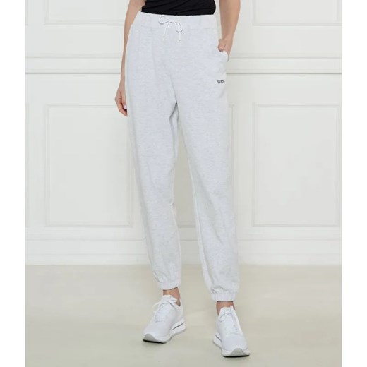 GUESS ACTIVE Spodnie dresowe NIGELLA | Regular Fit ze sklepu Gomez Fashion Store w kategorii Spodnie damskie - zdjęcie 185008477