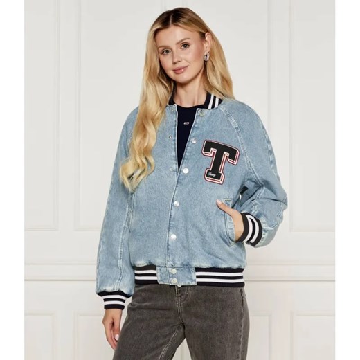 Tommy Jeans Jeansowa kurtka bomber LETTERMAN | Oversize fit ze sklepu Gomez Fashion Store w kategorii Kurtki damskie - zdjęcie 185008518