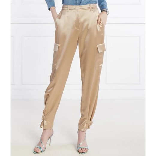 GUESS Satynowe spodnie | Regular Fit ze sklepu Gomez Fashion Store w kategorii Spodnie damskie - zdjęcie 185008987