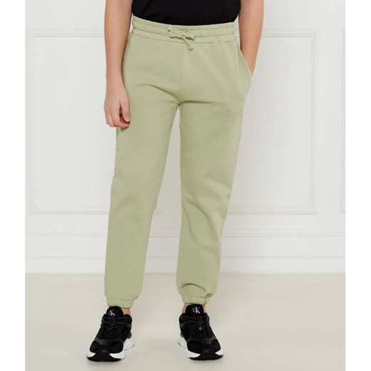 Guess Spodnie dresowe | Regular Fit ze sklepu Gomez Fashion Store w kategorii Spodnie chłopięce - zdjęcie 185010497