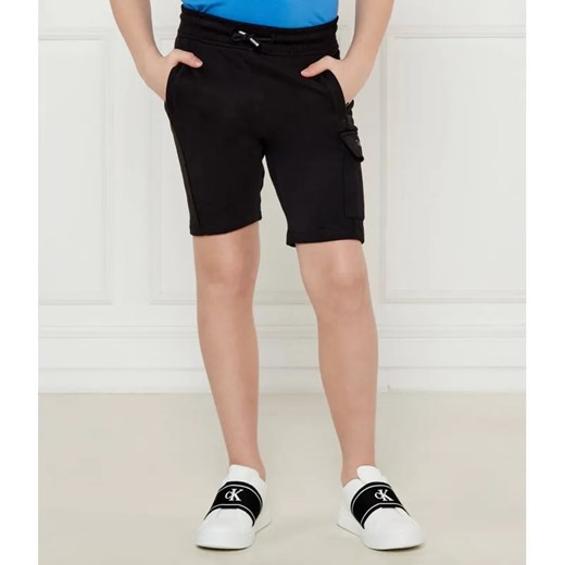 Calvin Klein Jeans Szorty | Regular Fit ze sklepu Gomez Fashion Store w kategorii Spodenki chłopięce - zdjęcie 185012199