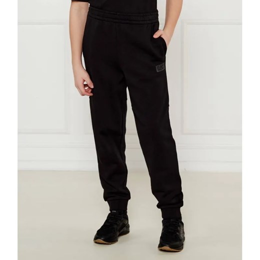 EA7 Spodnie dresowe | Regular Fit ze sklepu Gomez Fashion Store w kategorii Spodnie chłopięce - zdjęcie 185012655