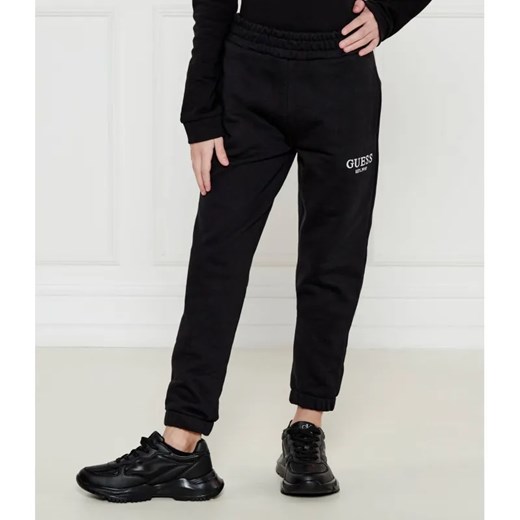 Guess Spodnie dresowe | Regular Fit ze sklepu Gomez Fashion Store w kategorii Spodnie dziewczęce - zdjęcie 185013356