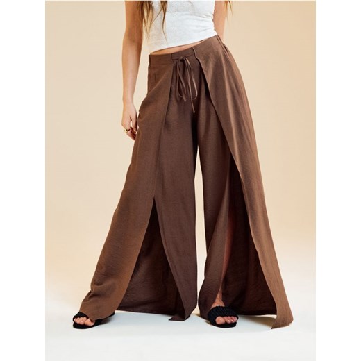 Sinsay - Spodnie z głębokim rozcięciem na nogawkach - brązowy Sinsay XXL okazja Sinsay