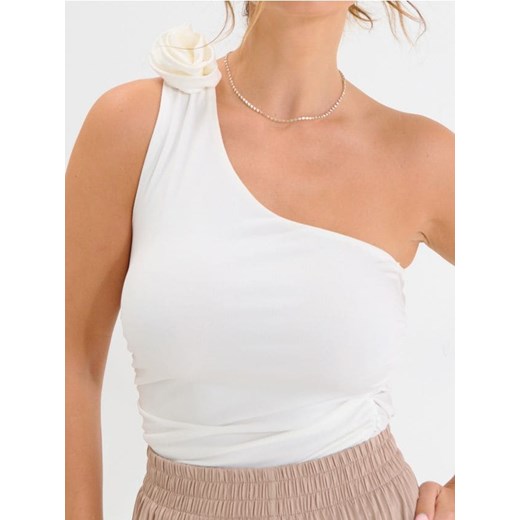 Sinsay - Bluzka na jedno ramię z ozdobną różą - kremowy ze sklepu Sinsay w kategorii Bluzki damskie - zdjęcie 185019669