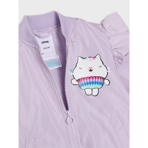 Sinsay - Kurtka bomberka z nadrukiem na plecach Gabby's Dollhouse - fioletowy Sinsay 122 (6-7 l) Sinsay