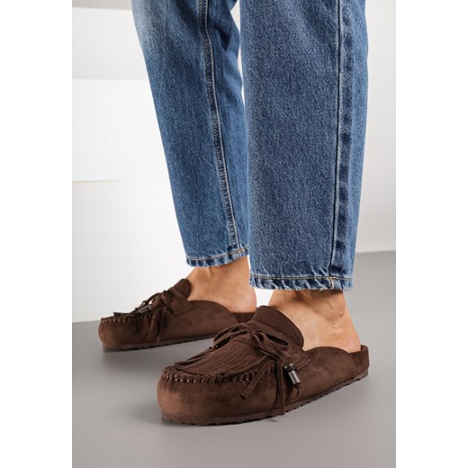 Ciemnobrązowe Klapki z Frędzlami i Kokardą Narialla ze sklepu born2be.pl w kategorii Klapki damskie - zdjęcie 185021018