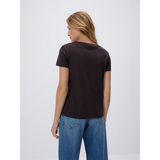 Reserved - T-shirt z drobnym haftem - ciemnobrązowy Reserved S Reserved