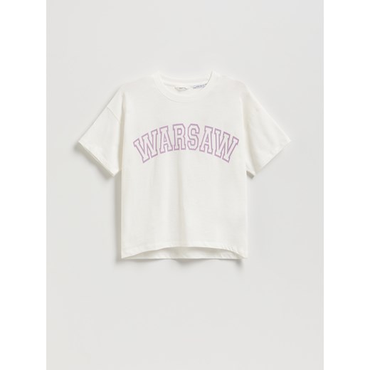 Reserved - Krótki t-shirt z nadrukiem - złamana biel ze sklepu Reserved w kategorii Bluzki dziewczęce - zdjęcie 185031536