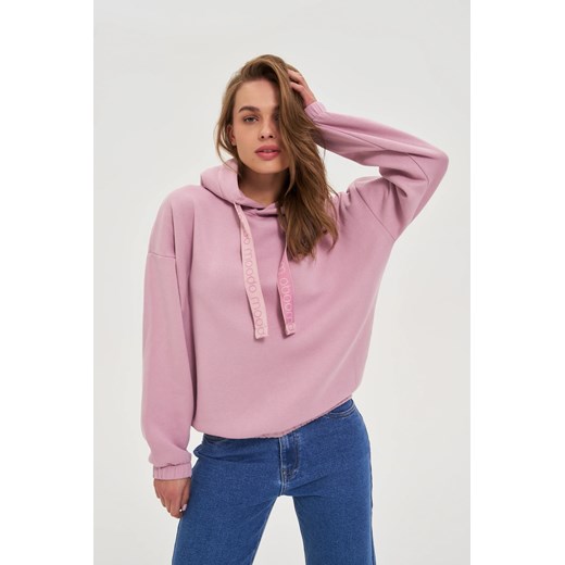 Bluza z kapturem różowa ze sklepu Moodo.pl w kategorii Bluzy damskie - zdjęcie 185038078