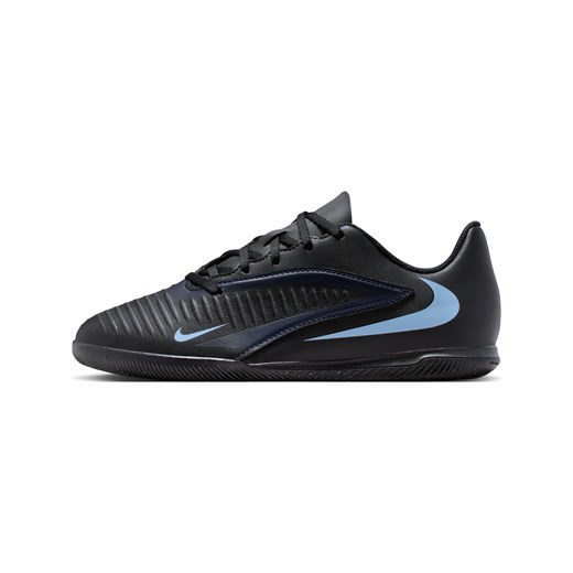 Halowe buty piłkarskie dla dużych dzieci Nike Jr. Phantom 6 Low Club - Czerń ze sklepu Nike poland w kategorii Buty sportowe dziecięce - zdjęcie 185038189