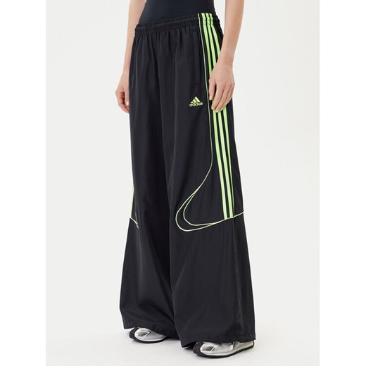 adidas Spodnie dresowe Teamgeist adicolor JV7478 Czarny Oversize ze sklepu MODIVO w kategorii Spodnie damskie - zdjęcie 185057689