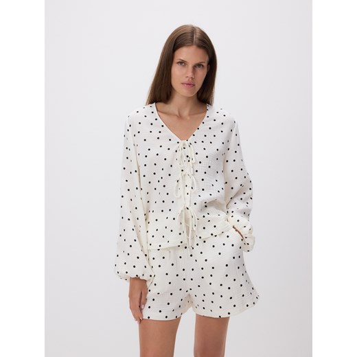 Reserved - Bluzka z wiązaniem z przodu - biały ze sklepu Reserved w kategorii Bluzki damskie - zdjęcie 185063436