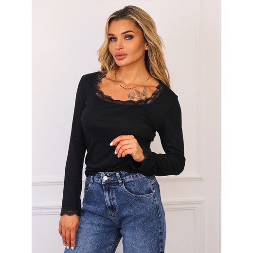 BLUZKA OVERSIZE Z DEKOLTEM CARO I OZDOBNĄ KORONKĄ- CZARNA ze sklepu olika.com.pl w kategorii Bluzki damskie - zdjęcie 185136498